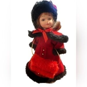 GANZ FULL BODY JOINTED PORCELAIN DOLL 6" Christmas. T-150